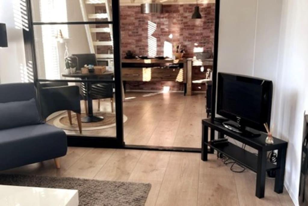 Gezellige Knusse Studio Met Bubbelbad Huizen Bagian luar foto
