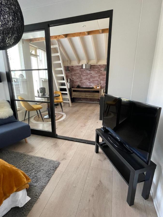 Gezellige Knusse Studio Met Bubbelbad Huizen Bagian luar foto