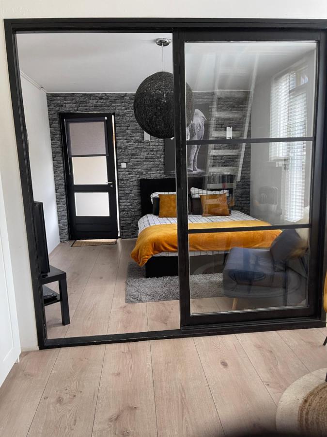 Gezellige Knusse Studio Met Bubbelbad Huizen Bagian luar foto