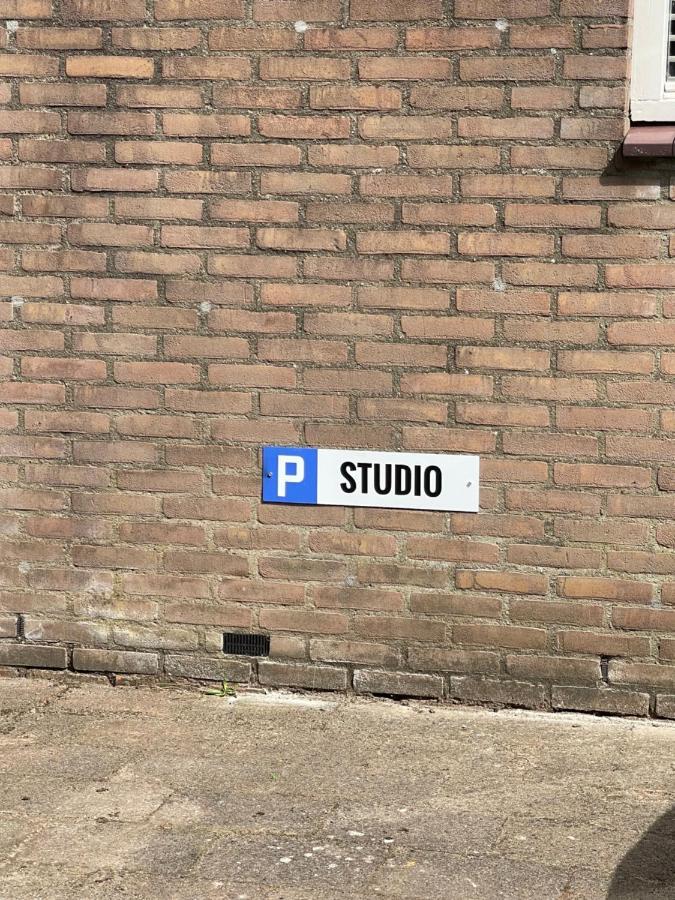 Gezellige Knusse Studio Met Bubbelbad Huizen Bagian luar foto